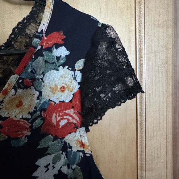 SHEIN Navy Floral Dress with Lace Accents - Picture 3 of 6